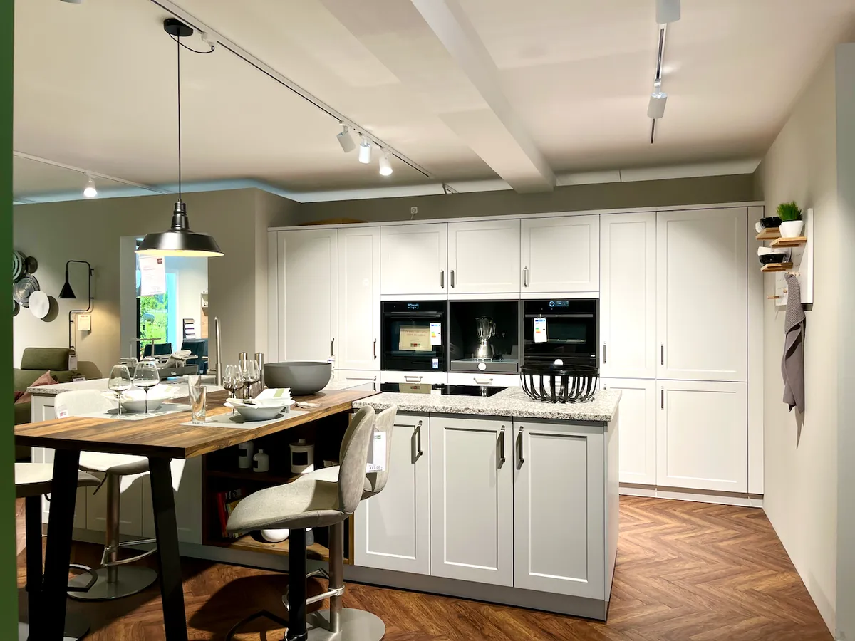 Moderne Landhausküche mit vielen Finessen