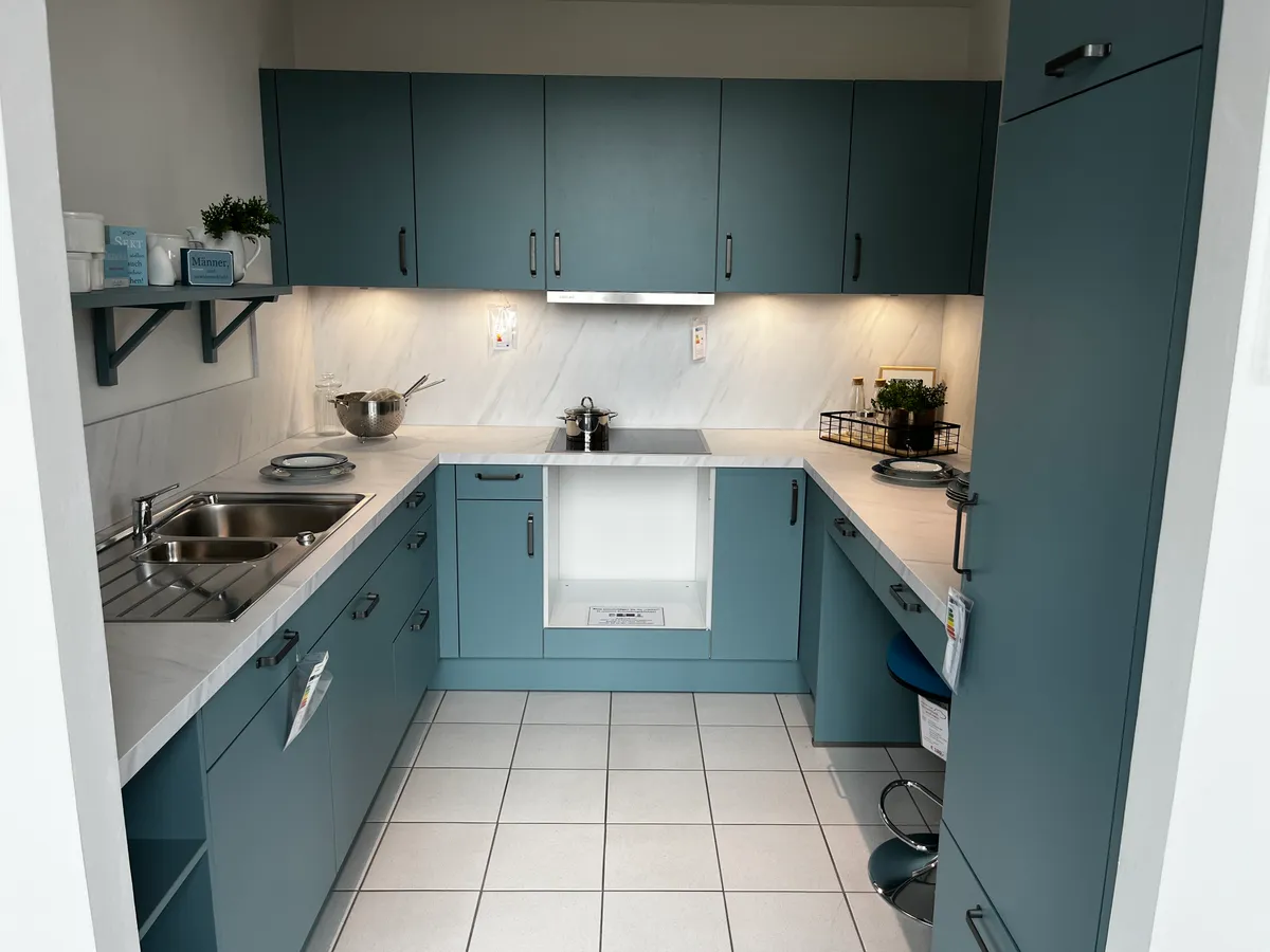U-Küche in Lack blaugrau - in Kaufbeuren Koje 33