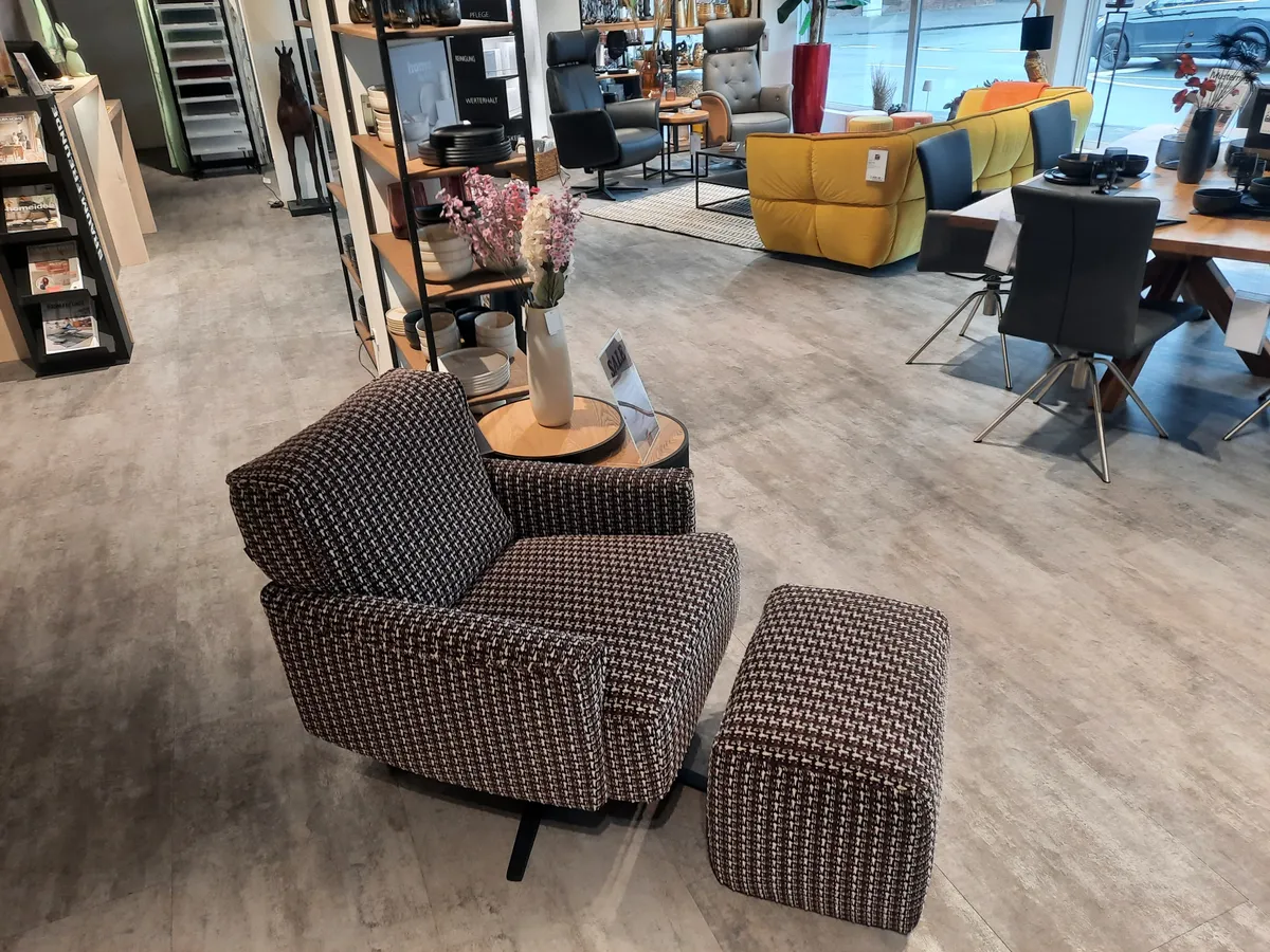 Einzelsessel mit Hocker MR 9310B