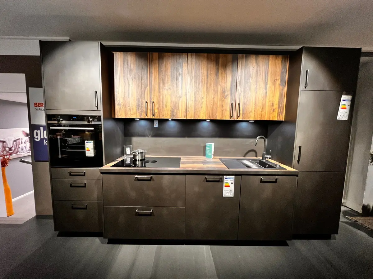 Ausstellungsküche mit Vollausstattung