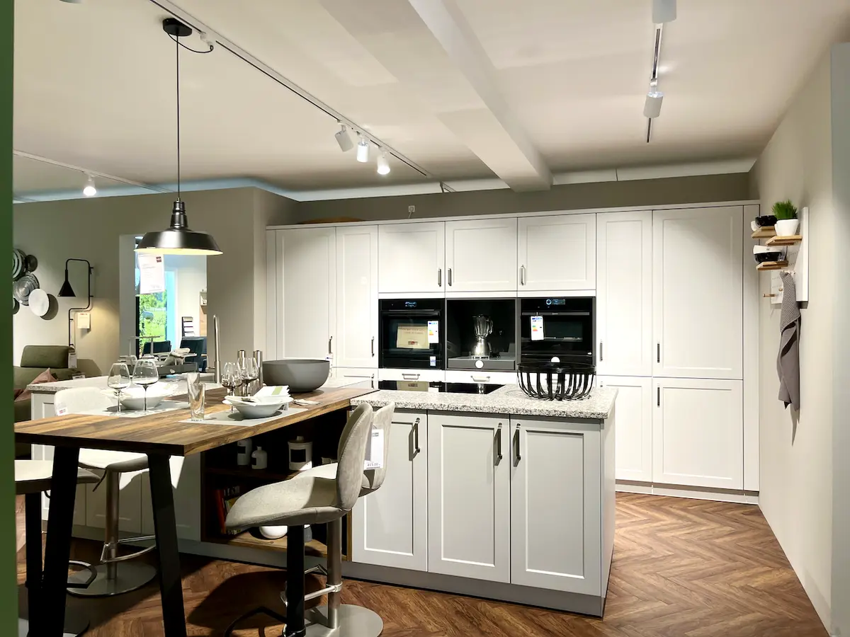 Moderne Landhausküche mit vielen Finessen