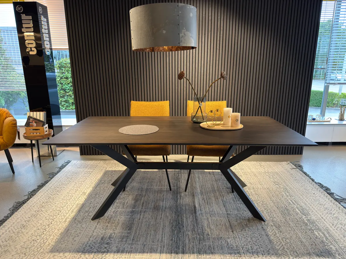 Esstisch Eldur von Raum.Freunde