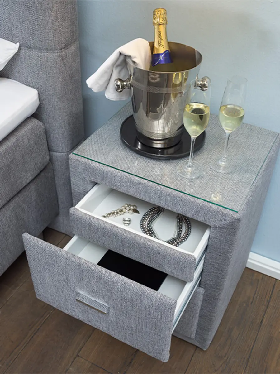 Nachttische im passenden Bezugsstoff