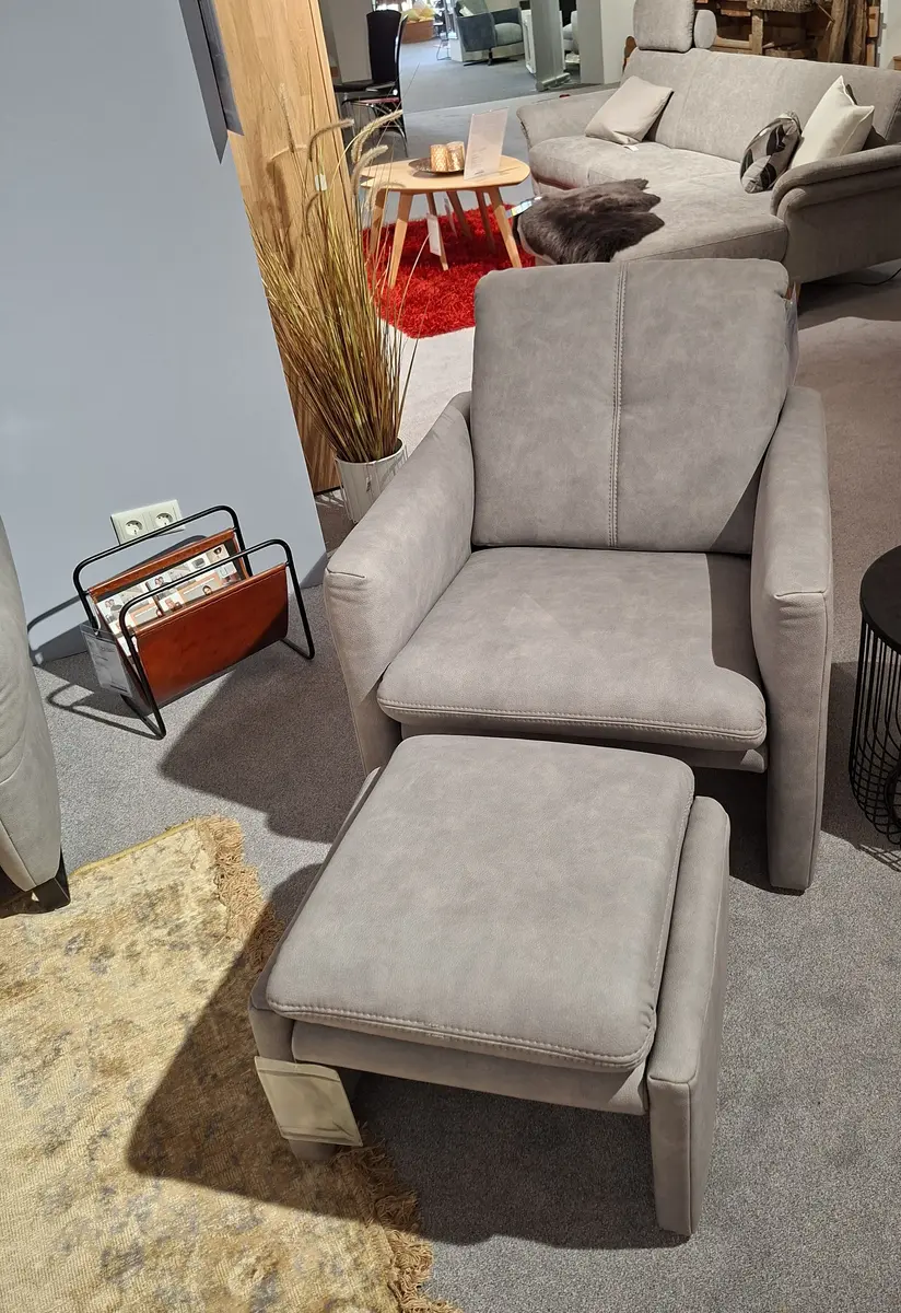 Edler Sessel mit Hocker