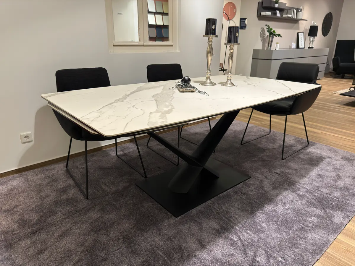 Esstisch Savona von Contur