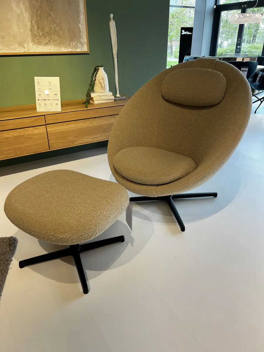 Loungesessel mit Hocker