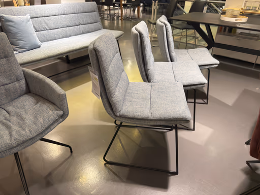 Bank und Stühle Jukka von Raum.Freunde