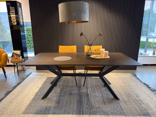 Esstisch Eldur von Raum.Freunde