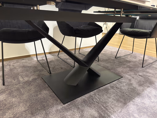 Esstisch Savona von Contur