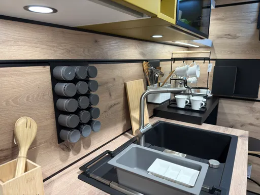 Einbauküche UGL Uni Gloss von Contur 