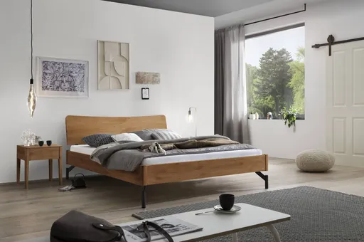 Bett Albinia
