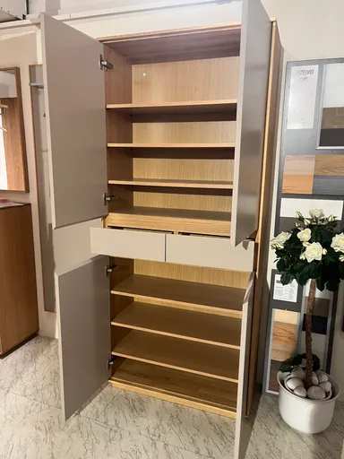 Garderobe - V100