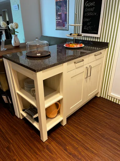 Landhausküche mit echter Granitplatte - in Kaufbeuren Koje 29