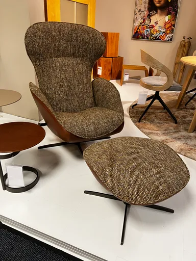 Lounge Sessel mit Hocker