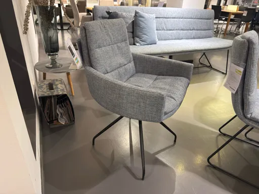 Bank und Stühle Jukka von Raum.Freunde