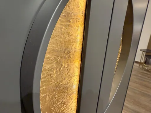 Highboard JYN mit Fußgestell von Raum.Freunde