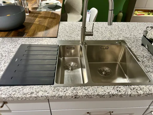 Moderne Landhausküche mit vielen Finessen