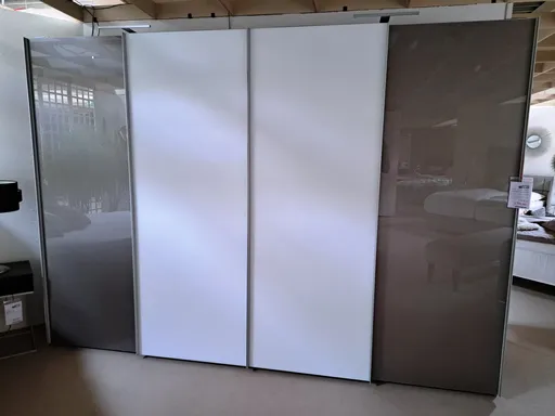 Schwebetürenschrank SCH218