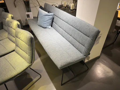 Bank und Stühle Jukka von Raum.Freunde