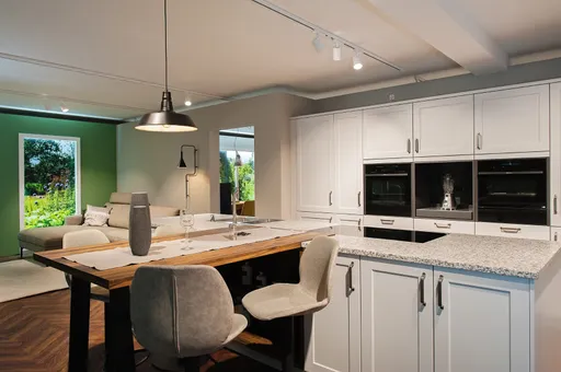 Moderne Landhausküche mit vielen Finessen