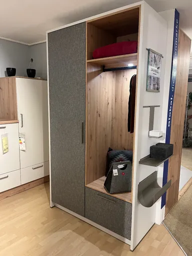 Garderobe SCHÜLLER 
