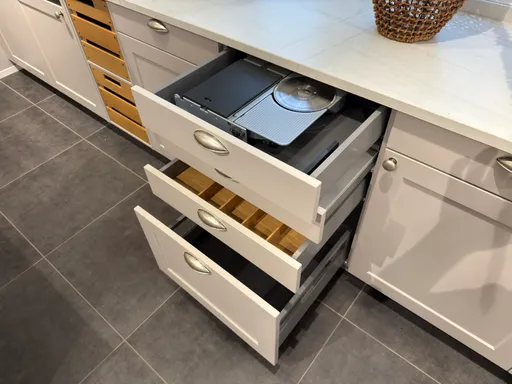 Einbauküche VIA von Contur 