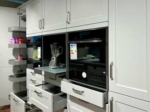 Moderne Landhausküche mit vielen Finessen