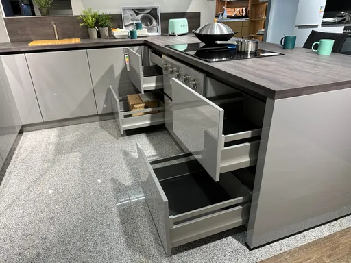 Einbauküche Concept 130 HSP74.700 von Häcker 