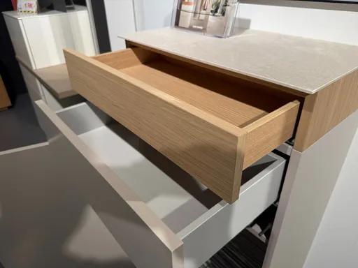 Garderobe Aversa von Contur 