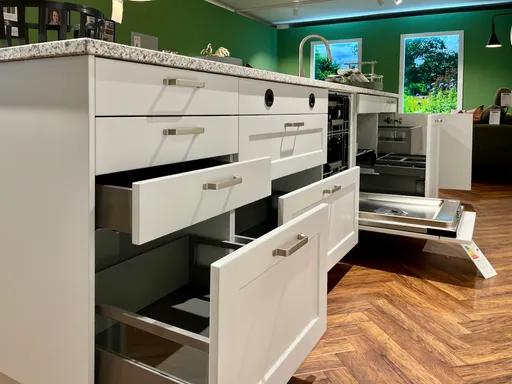 Moderne Landhausküche mit vielen Finessen