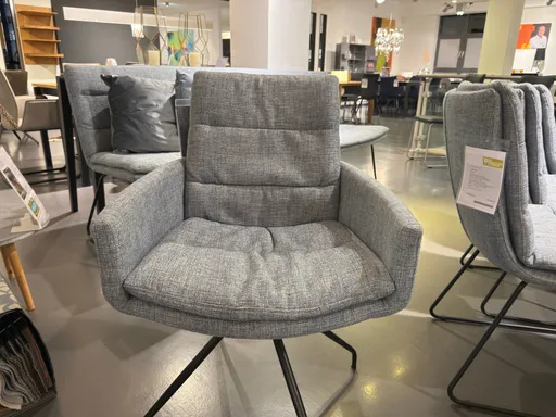 Bank und Stühle Jukka von Raum.Freunde