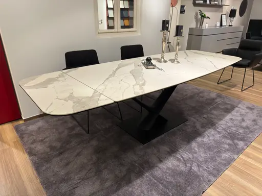 Esstisch Savona von Contur