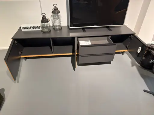 Lowboard & Wandpaneel Stav von Raum.Freunde 