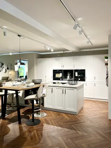 Moderne Landhausküche mit vielen Finessen