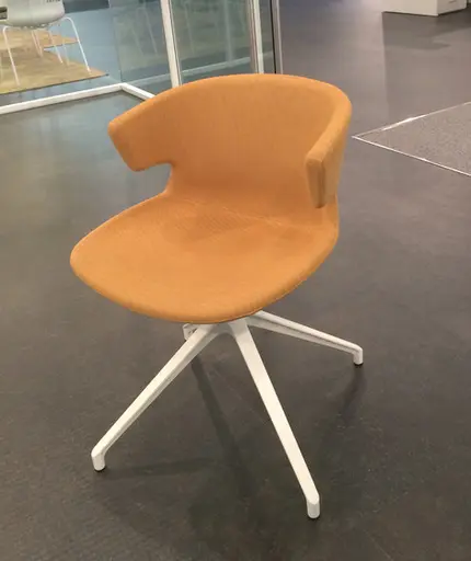 Konferenzstuhl "Cove trestle base" von Quadrifoglio