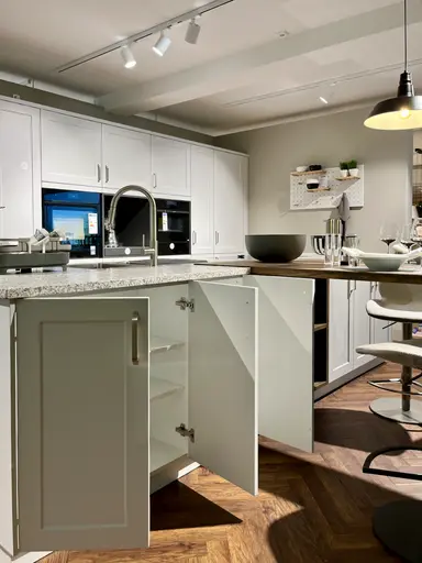 Moderne Landhausküche mit vielen Finessen