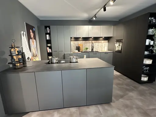Einbauküche SGM Polymerglas Titanio + FMA Onyxschwarz matt