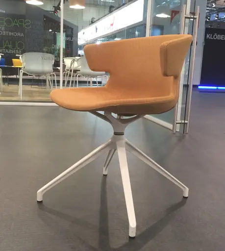 Konferenzstuhl "Cove trestle base" von Quadrifoglio