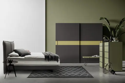 Schwebetürenschrank