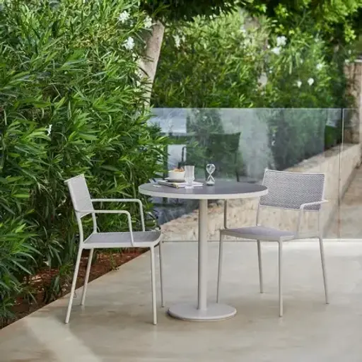 Cane-line LESS Armlehnstuhl, stapelbar