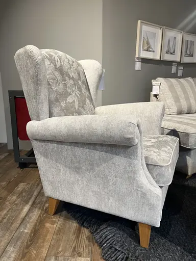 Ohrenbackensessel BRUNSWICK mit Hocker