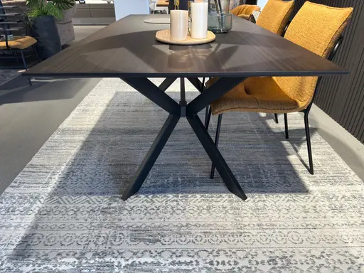 Esstisch Eldur von Raum.Freunde