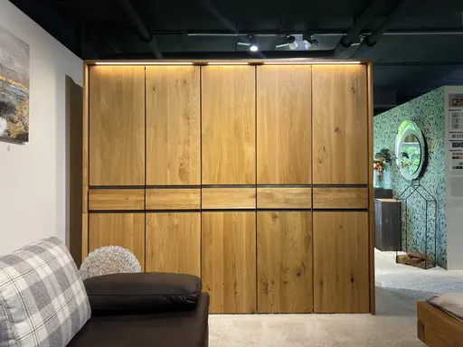 Natura Baltimore Set Massivholzbett, Kleiderschrank und 2 Nachttische in Wildeiche Massiv