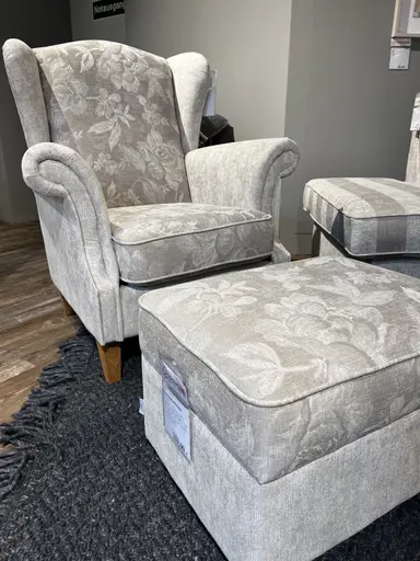 Ohrenbackensessel BRUNSWICK mit Hocker