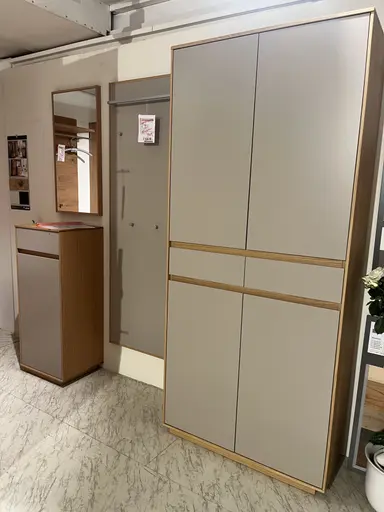 Garderobe - V100