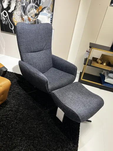 Jori Lounge Sessel mit Hocker