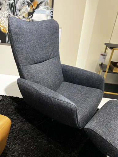 Jori Lounge Sessel mit Hocker