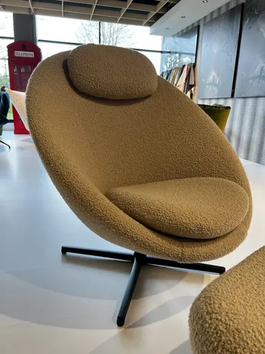 Loungesessel mit Hocker