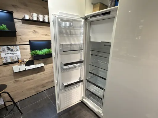 Einbauküche UGL Uni Gloss von Contur 