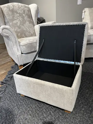 Ohrenbackensessel BRUNSWICK mit Hocker